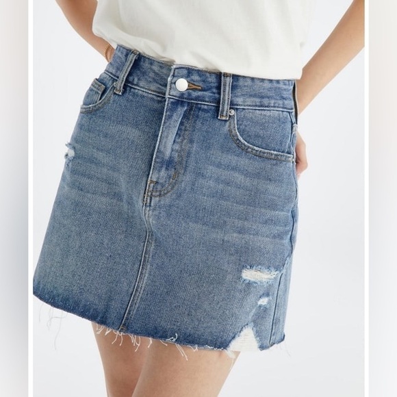 NWT JustFab Dylan High Rise Vintage 5 Pocket Skirt Denim Jean Mini Distressed 32 - Picture 1 of 12